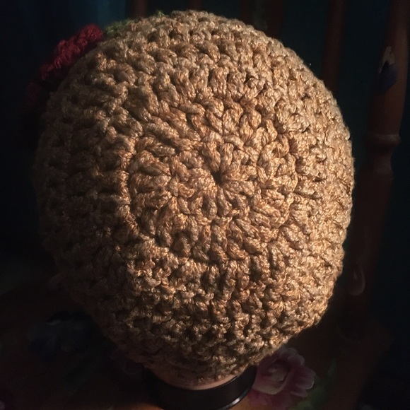 Crochet hat with flower-one size - Picture 5 of 6